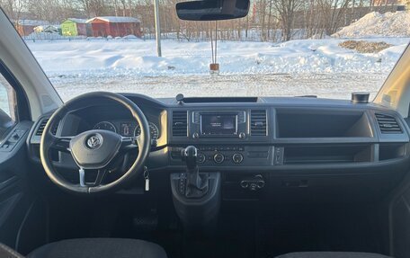 Volkswagen Caravelle T6 рестайлинг, 2016 год, 3 400 000 рублей, 8 фотография