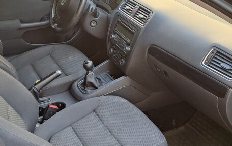 Volkswagen Jetta VI, 2011 год, 950 000 рублей, 9 фотография