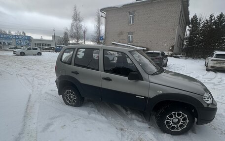 Chevrolet Niva I рестайлинг, 2011 год, 300 000 рублей, 4 фотография