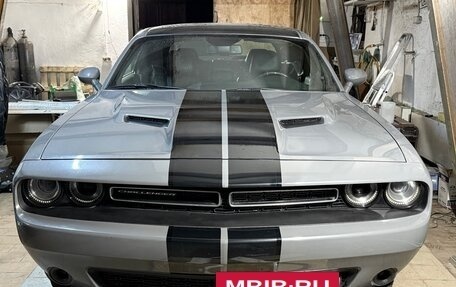 Dodge Challenger III рестайлинг 2, 2018 год, 3 400 000 рублей, 3 фотография