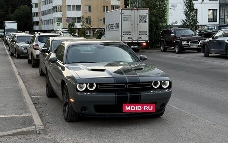 Dodge Challenger III рестайлинг 2, 2018 год, 3 400 000 рублей, 5 фотография