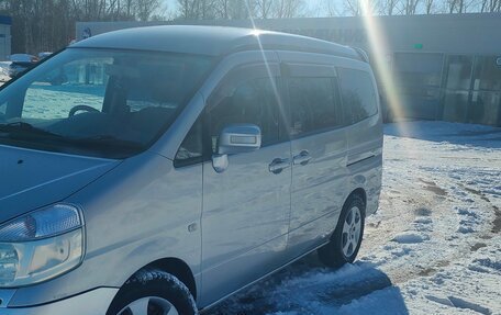 Nissan Serena II, 2002 год, 700 000 рублей, 15 фотография