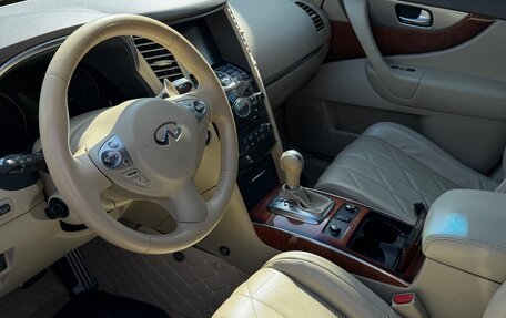 Infiniti QX70, 2015 год, 2 200 000 рублей, 6 фотография