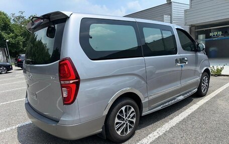 Hyundai Grand Starex Grand Starex I рестайлинг 2, 2020 год, 3 700 000 рублей, 4 фотография