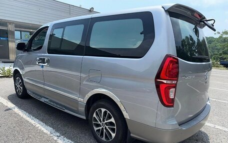 Hyundai Grand Starex Grand Starex I рестайлинг 2, 2020 год, 3 700 000 рублей, 5 фотография