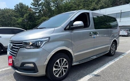 Hyundai Grand Starex Grand Starex I рестайлинг 2, 2020 год, 3 700 000 рублей, 3 фотография
