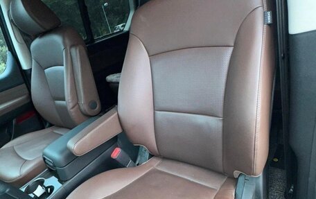 Hyundai Grand Starex Grand Starex I рестайлинг 2, 2020 год, 3 700 000 рублей, 8 фотография