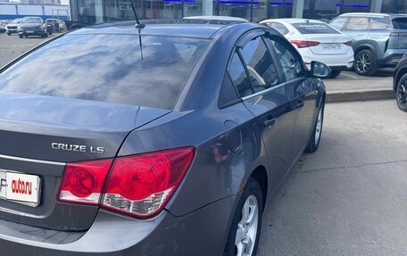 Chevrolet Cruze II, 2010 год, 665 000 рублей, 3 фотография