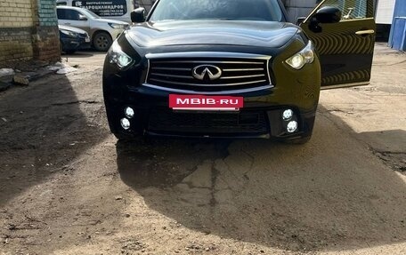 Infiniti QX70, 2015 год, 2 750 000 рублей, 2 фотография