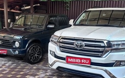 Toyota Land Cruiser 200, 2017 год, 7 300 000 рублей, 1 фотография