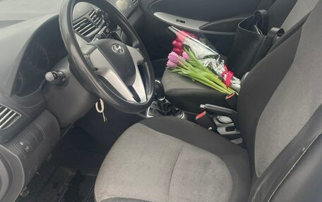 Hyundai Solaris II рестайлинг, 2012 год, 860 000 рублей, 1 фотография