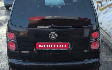 Volkswagen Touran III, 2010 год, 850 000 рублей, 1 фотография