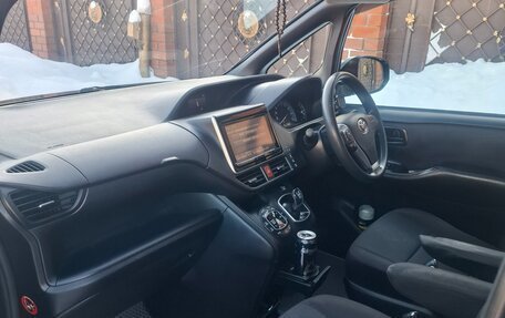 Toyota Voxy III, 2014 год, 1 400 000 рублей, 8 фотография