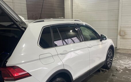 Volkswagen Tiguan II, 2018 год, 2 100 000 рублей, 3 фотография
