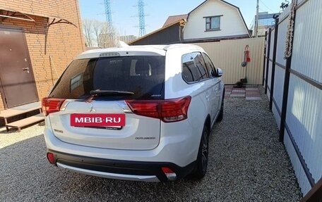 Mitsubishi Outlander III рестайлинг 3, 2017 год, 2 400 000 рублей, 4 фотография