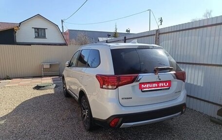 Mitsubishi Outlander III рестайлинг 3, 2017 год, 2 400 000 рублей, 3 фотография