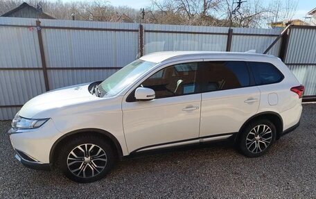 Mitsubishi Outlander III рестайлинг 3, 2017 год, 2 400 000 рублей, 6 фотография