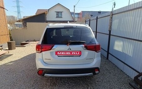 Mitsubishi Outlander III рестайлинг 3, 2017 год, 2 400 000 рублей, 5 фотография