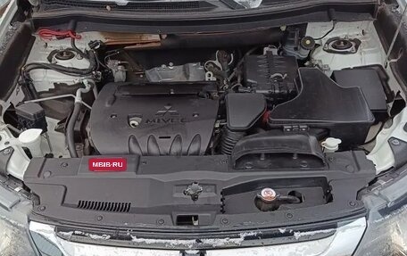 Mitsubishi Outlander III рестайлинг 3, 2017 год, 2 400 000 рублей, 13 фотография