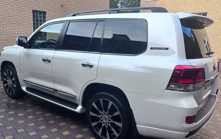 Toyota Land Cruiser 200, 2017 год, 7 300 000 рублей, 2 фотография