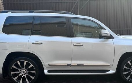 Toyota Land Cruiser 200, 2017 год, 7 300 000 рублей, 6 фотография