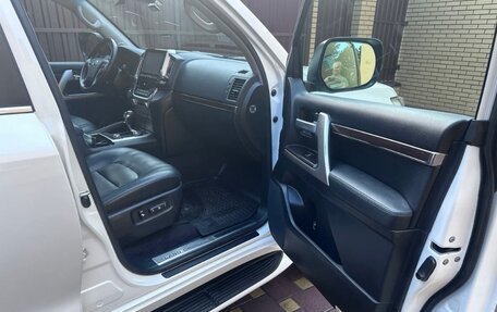 Toyota Land Cruiser 200, 2017 год, 7 300 000 рублей, 4 фотография