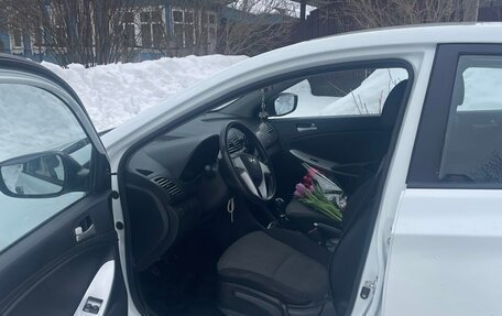 Hyundai Solaris II рестайлинг, 2012 год, 860 000 рублей, 6 фотография