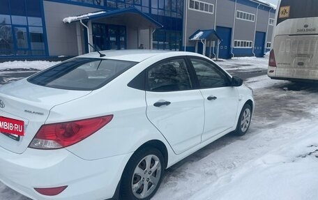 Hyundai Solaris II рестайлинг, 2012 год, 860 000 рублей, 4 фотография