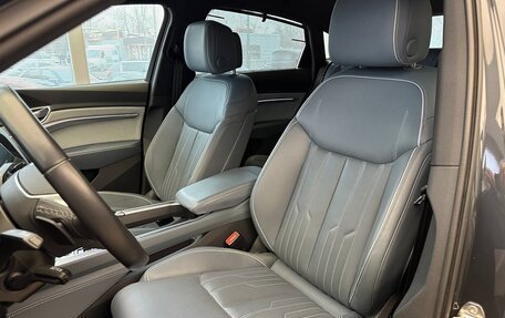 Audi e-tron Sportback I, 2021 год, 5 990 000 рублей, 9 фотография