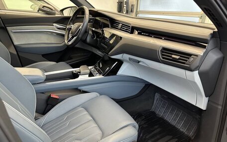 Audi e-tron Sportback I, 2021 год, 5 990 000 рублей, 13 фотография
