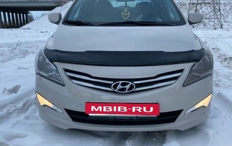 Hyundai Solaris II рестайлинг, 2015 год, 950 000 рублей, 2 фотография