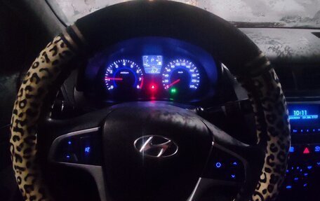Hyundai Solaris II рестайлинг, 2015 год, 950 000 рублей, 10 фотография