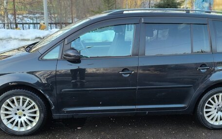 Volkswagen Touran III, 2010 год, 850 000 рублей, 3 фотография