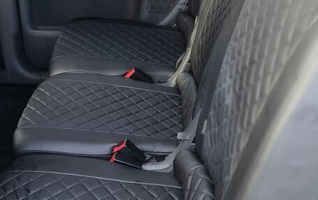 Volkswagen Touran III, 2010 год, 850 000 рублей, 5 фотография