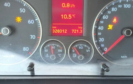 Volkswagen Touran III, 2010 год, 850 000 рублей, 9 фотография