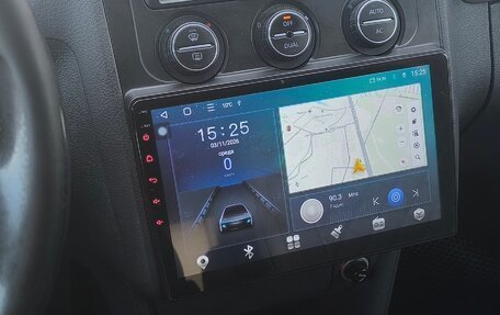 Volkswagen Touran III, 2010 год, 850 000 рублей, 7 фотография