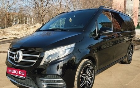 Mercedes-Benz V-Класс, 2019 год, 4 600 000 рублей, 3 фотография