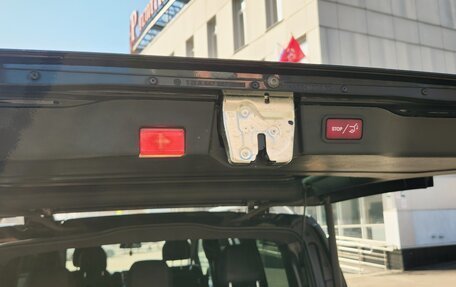 Mercedes-Benz V-Класс, 2019 год, 4 600 000 рублей, 33 фотография