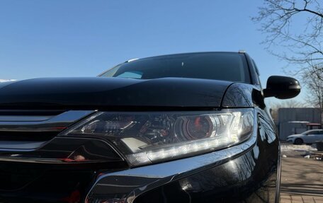 Mitsubishi Outlander III рестайлинг 3, 2017 год, 1 990 000 рублей, 10 фотография