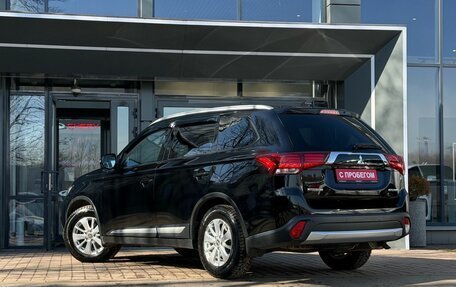 Mitsubishi Outlander III рестайлинг 3, 2017 год, 1 990 000 рублей, 7 фотография