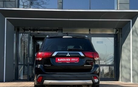 Mitsubishi Outlander III рестайлинг 3, 2017 год, 1 990 000 рублей, 6 фотография