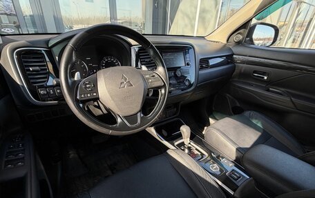 Mitsubishi Outlander III рестайлинг 3, 2017 год, 1 990 000 рублей, 18 фотография