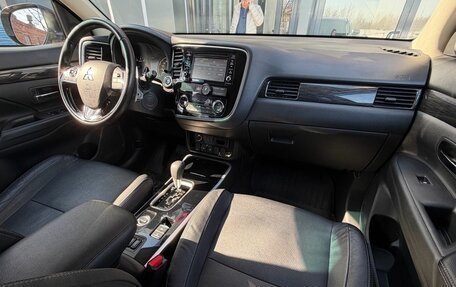 Mitsubishi Outlander III рестайлинг 3, 2017 год, 1 990 000 рублей, 20 фотография