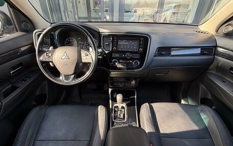 Mitsubishi Outlander III рестайлинг 3, 2017 год, 1 990 000 рублей, 19 фотография