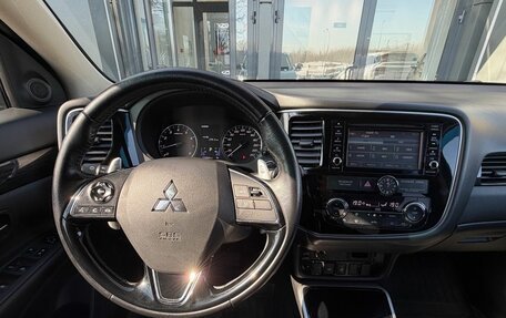 Mitsubishi Outlander III рестайлинг 3, 2017 год, 1 990 000 рублей, 21 фотография