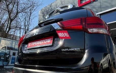 Mitsubishi Outlander III рестайлинг 3, 2017 год, 1 990 000 рублей, 14 фотография