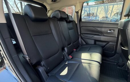 Mitsubishi Outlander III рестайлинг 3, 2017 год, 1 990 000 рублей, 34 фотография