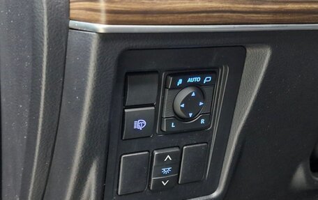 Toyota Land Cruiser Prado 150 рестайлинг 2, 2019 год, 5 610 000 рублей, 7 фотография