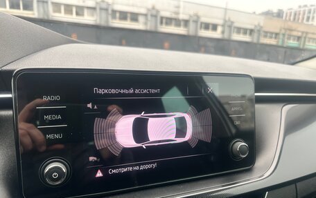 Skoda Rapid II, 2021 год, 1 700 000 рублей, 14 фотография