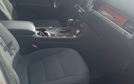 Volkswagen Touareg III, 2011 год, 2 260 000 рублей, 11 фотография